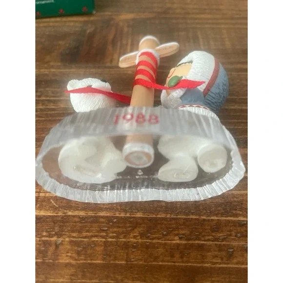 Hallmark Ornament 1988 FROSTY Friends ESKIMO and POLAR - Picture 4 of 10